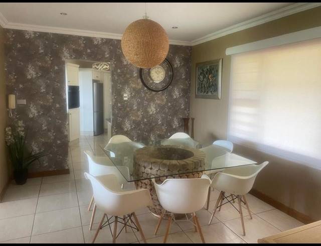 6 BEDROOM HOUSE FOR SALE IN SALT ROCK